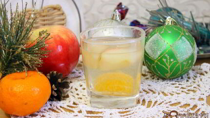 Ароматный компот из яблок и мандаринов