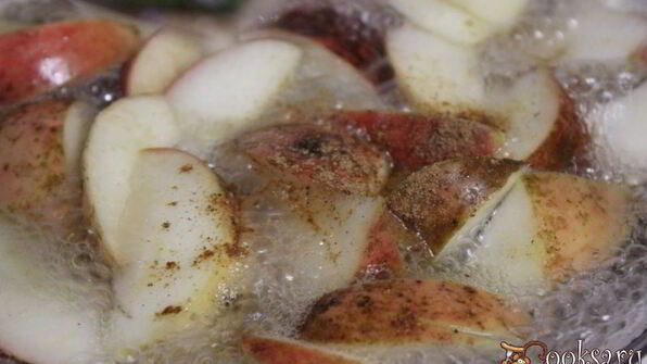 ароматный компот из яблок и мандаринов