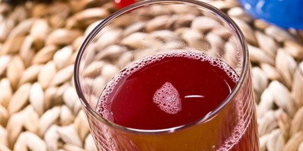 Рецепт компота из арбуза и ягод со свежей мятой