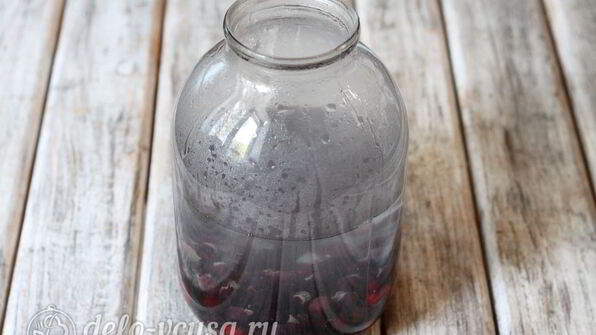 компот из кизила и винограда на зиму