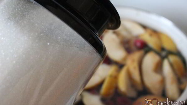 компот из кизила, яблок и мяты