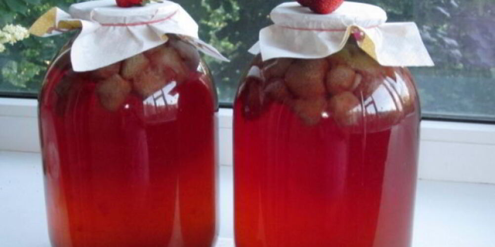 Рецепт компота из клубники на зиму