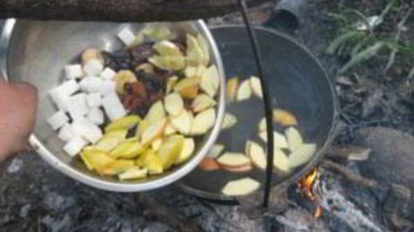 компот из сухофруктов и свежих яблок