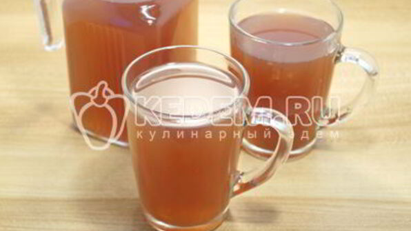 компот из сушеных яблок с ягодами