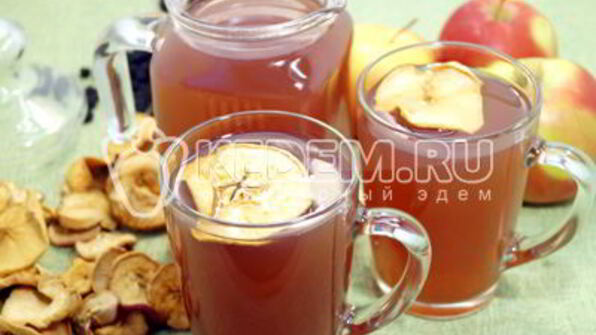 компот из сушеных яблок с ягодами