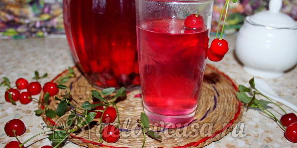 Рецепт компота из вишни и черной смородины