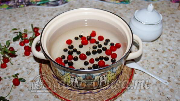 компот из вишни и черной смородины