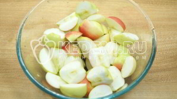 компот из яблок и черной смородины