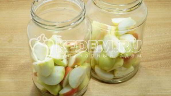 компот из яблок и черной смородины