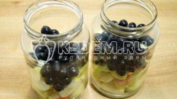 компот из яблок и черной смородины