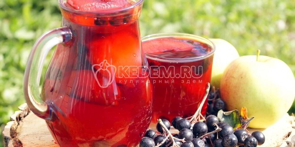 Рецепт компота из яблок с ягодами на зиму