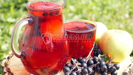 Компот из яблок с ягодами на зиму