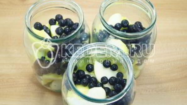 компот из яблок с ягодами на зиму