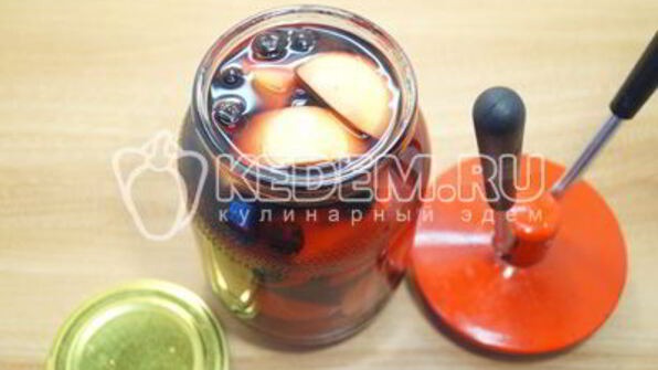 компот из яблок с ягодами на зиму