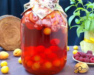 Компот с абрикосами, малиной и алычой на зиму