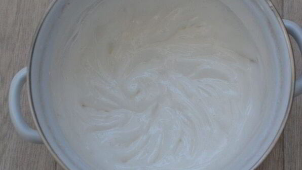 ванильный торт с ягодным компоте