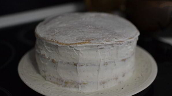 ванильный торт с ягодным компоте