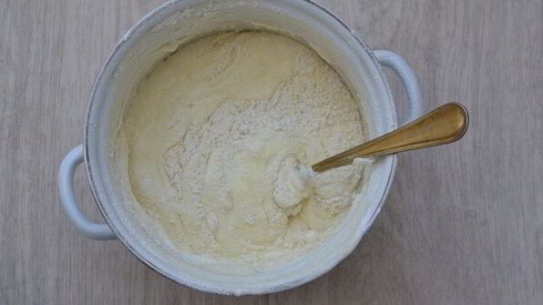 ванильный торт с ягодным компоте