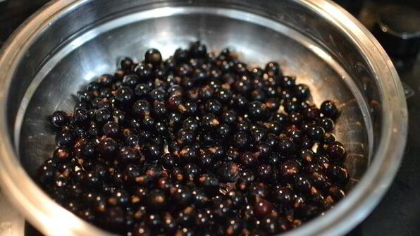 ванильный торт с ягодным компоте