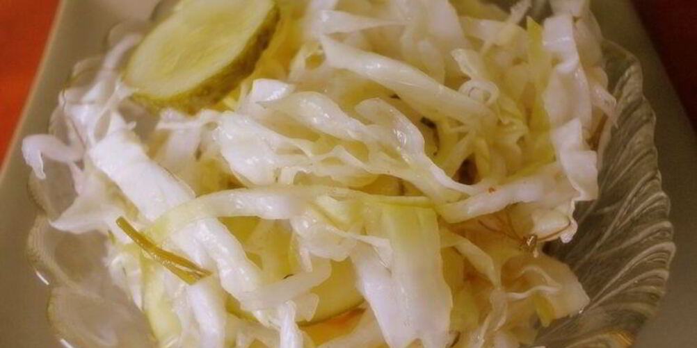 Рецепт быстрой маринованной капусты с огурцами