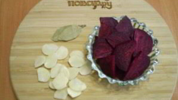 маринованная капуста со свеклой и чесноком