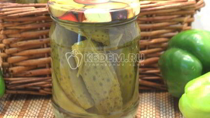 Маринованные огурцы с болгарским перцем