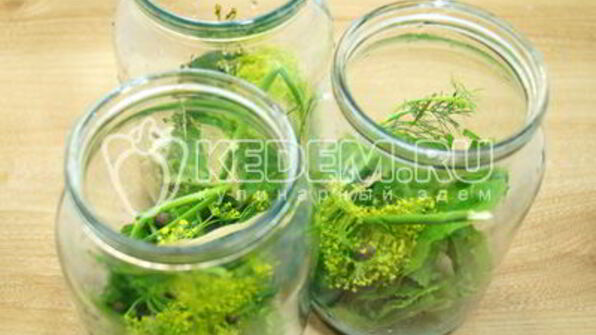 маринованные огурцы в литровых банках