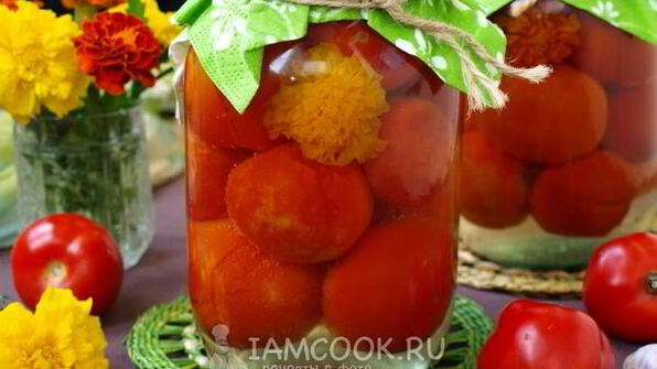 помидоры, маринованные с бархатцами