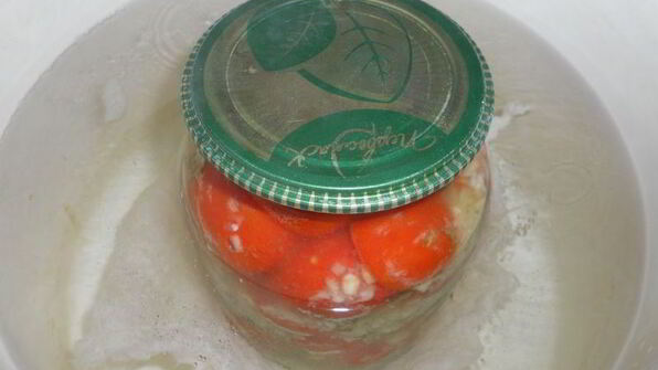 помидоры маринованные с хреном на зиму
