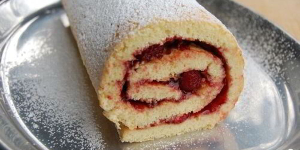 Рецепт бисквитного рулета с повидлом