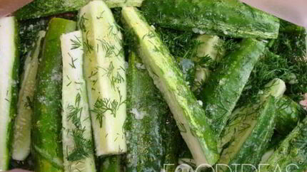 Малосольные огурцы в пакете