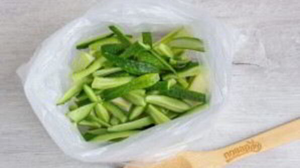 малосольные овощи в пакете