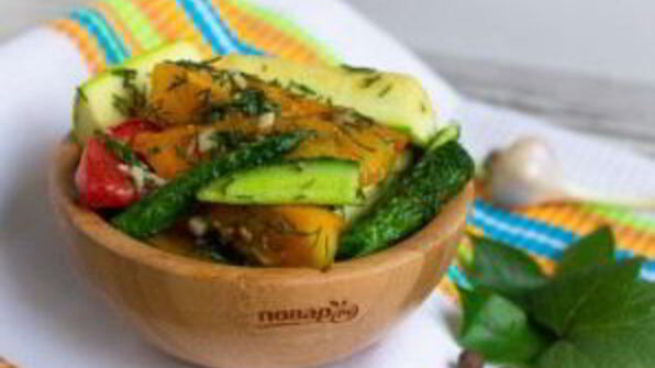 малосольные овощи в пакете