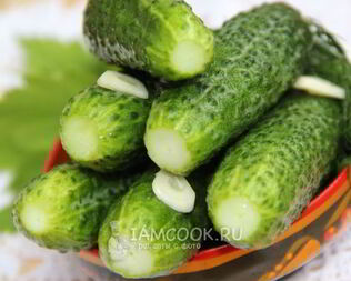 Огурцы малосольные на минеральной воде