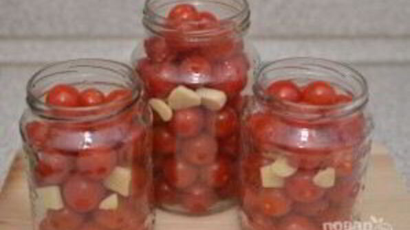 помидоры в собственном соку с чесноком