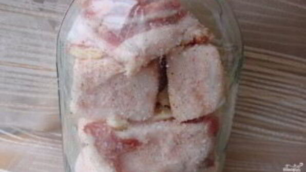 сало соленое с чесноком