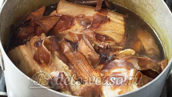 сало в луковой шелухе