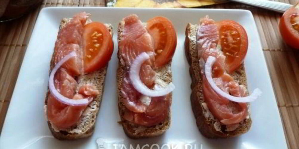 Рецепт соленой горбуши с луком в масле