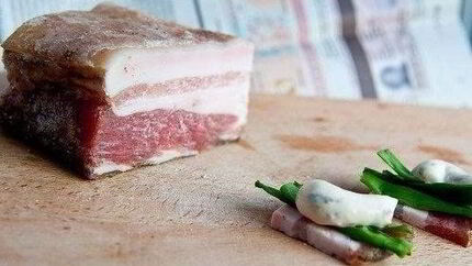 Вкусное домашнее сало с чесноком