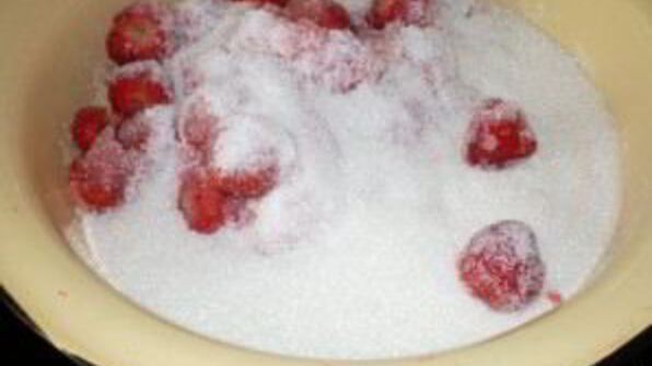 клубничное варенье янтарное