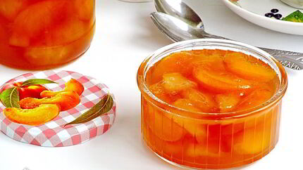 Варенье из персиков и консервированных ананасов