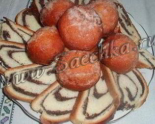 Завиванцы с маком и пампушки с вареньем из розы