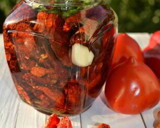 Вяленые помидоры с базиликом