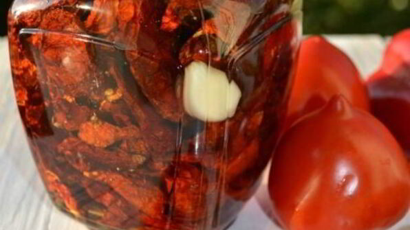 вяленые помидоры с базиликом