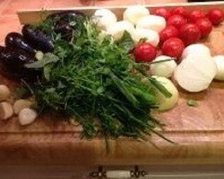 Аджапсандали с цыпленком табака