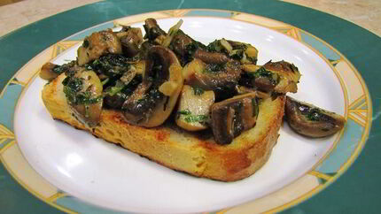 Брускетта с грибами