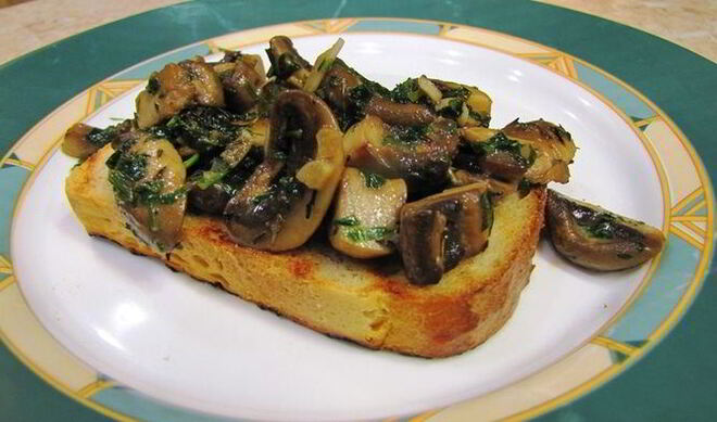 Брускетта с грибами