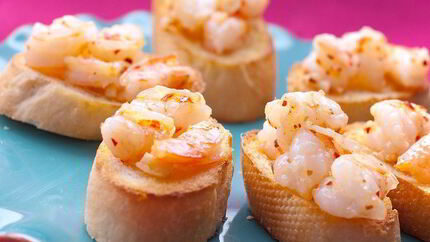 Брускетта с креветками