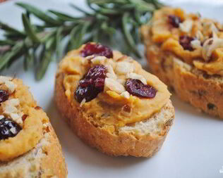 Брускетта с орешками