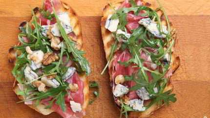 Брускетта с ветчиной